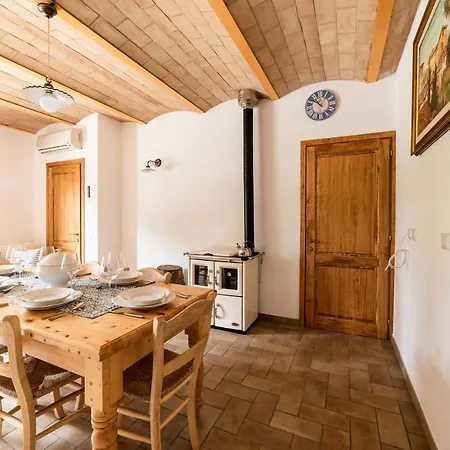 Altido Traditional Apt For 4 In The Heart Of Tuscany