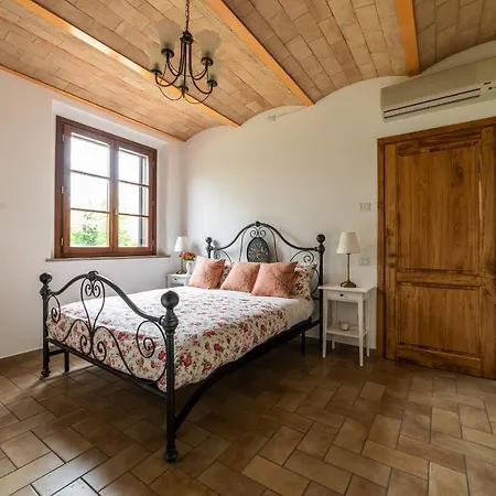Altido Traditional Apt For 4 In The Heart Of Tuscany Apartment